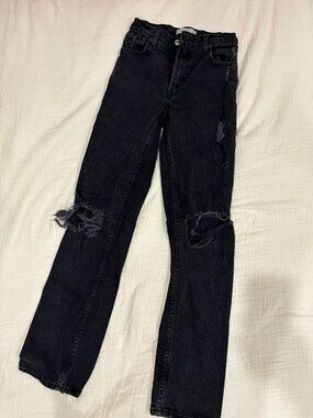 Ripped fitted jeans